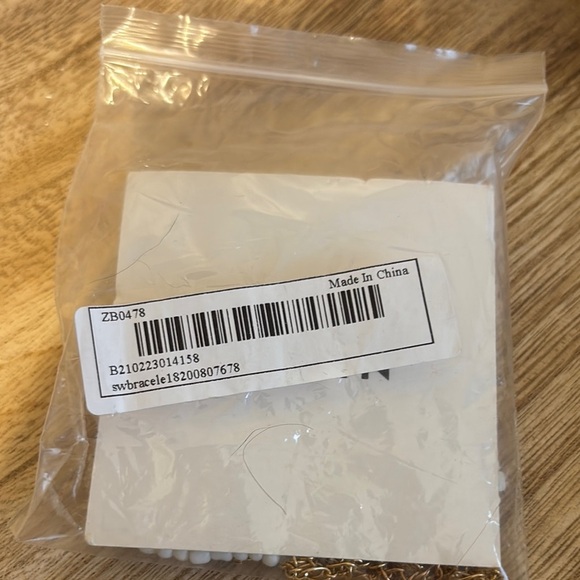 Multiple Gold and white Chain Bracelets - Picture 2 of 2